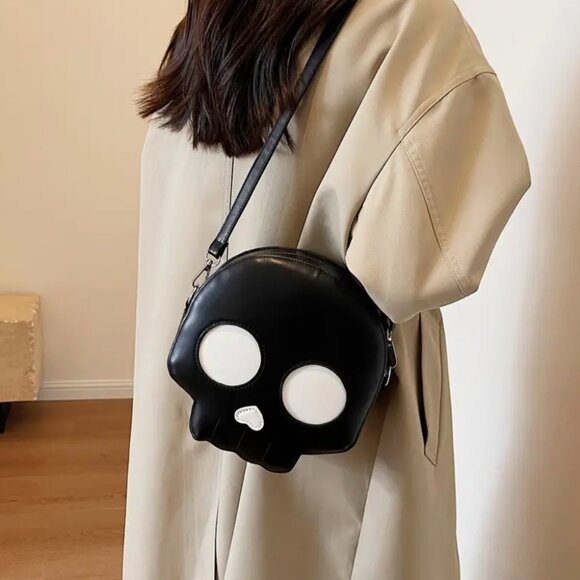 Black skull structured cross body shoulder bag - Picture 1 of 6